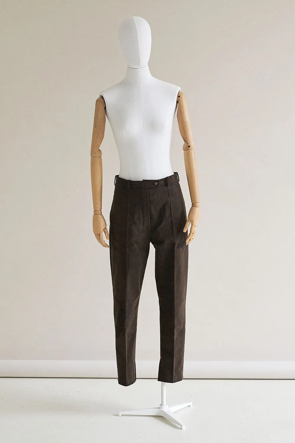 68-7 High-waisted, slim trousers with a stitched-in crease