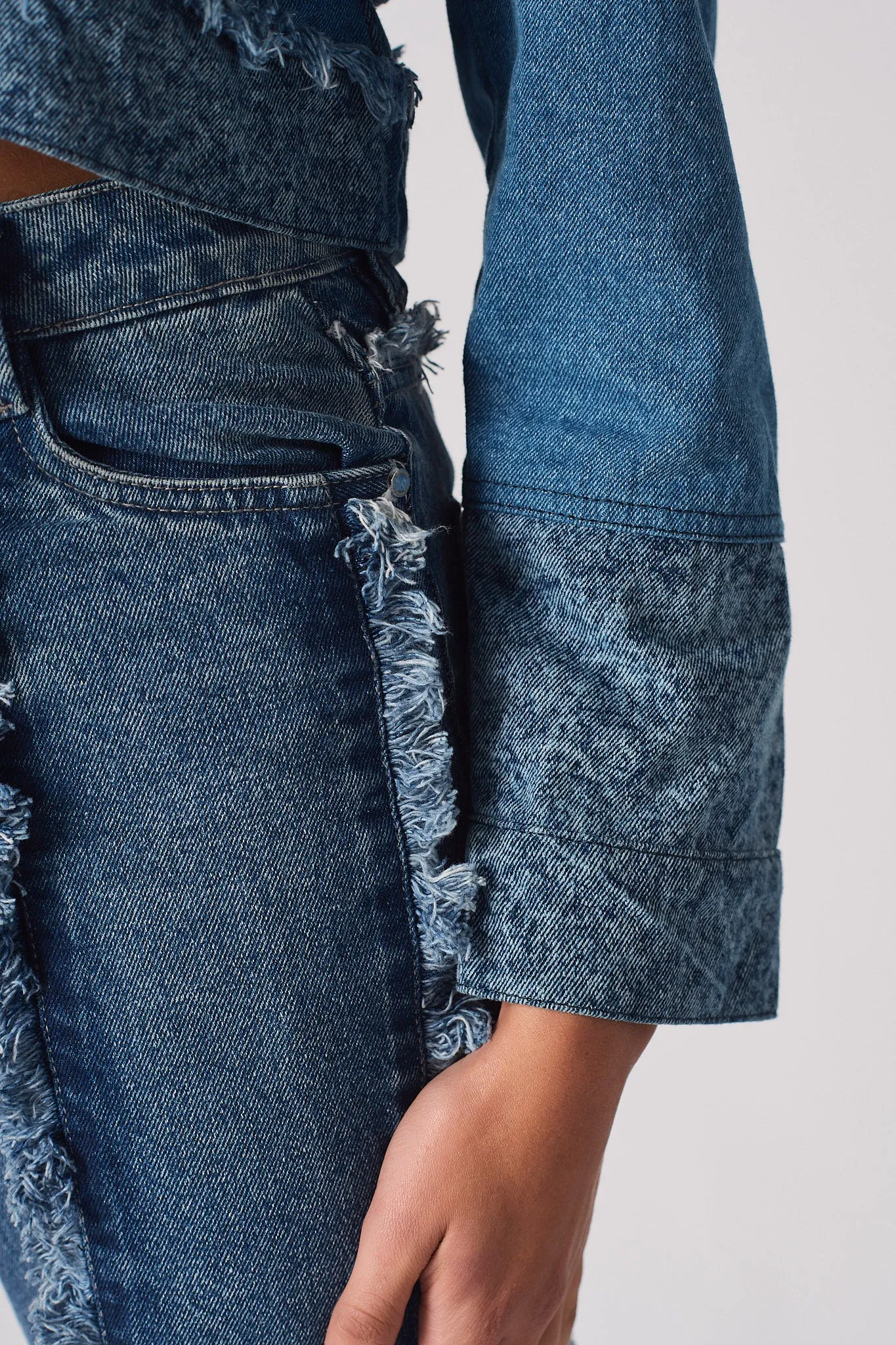 CROPPED DENIM JACKET - LIGHT BLUE