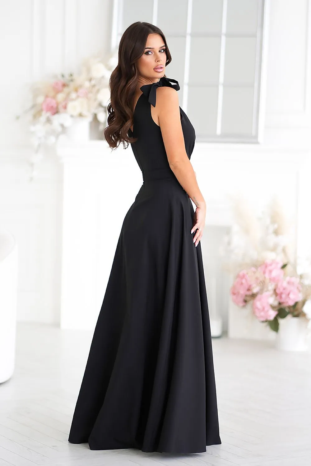 Elegant long evening dress with a slit