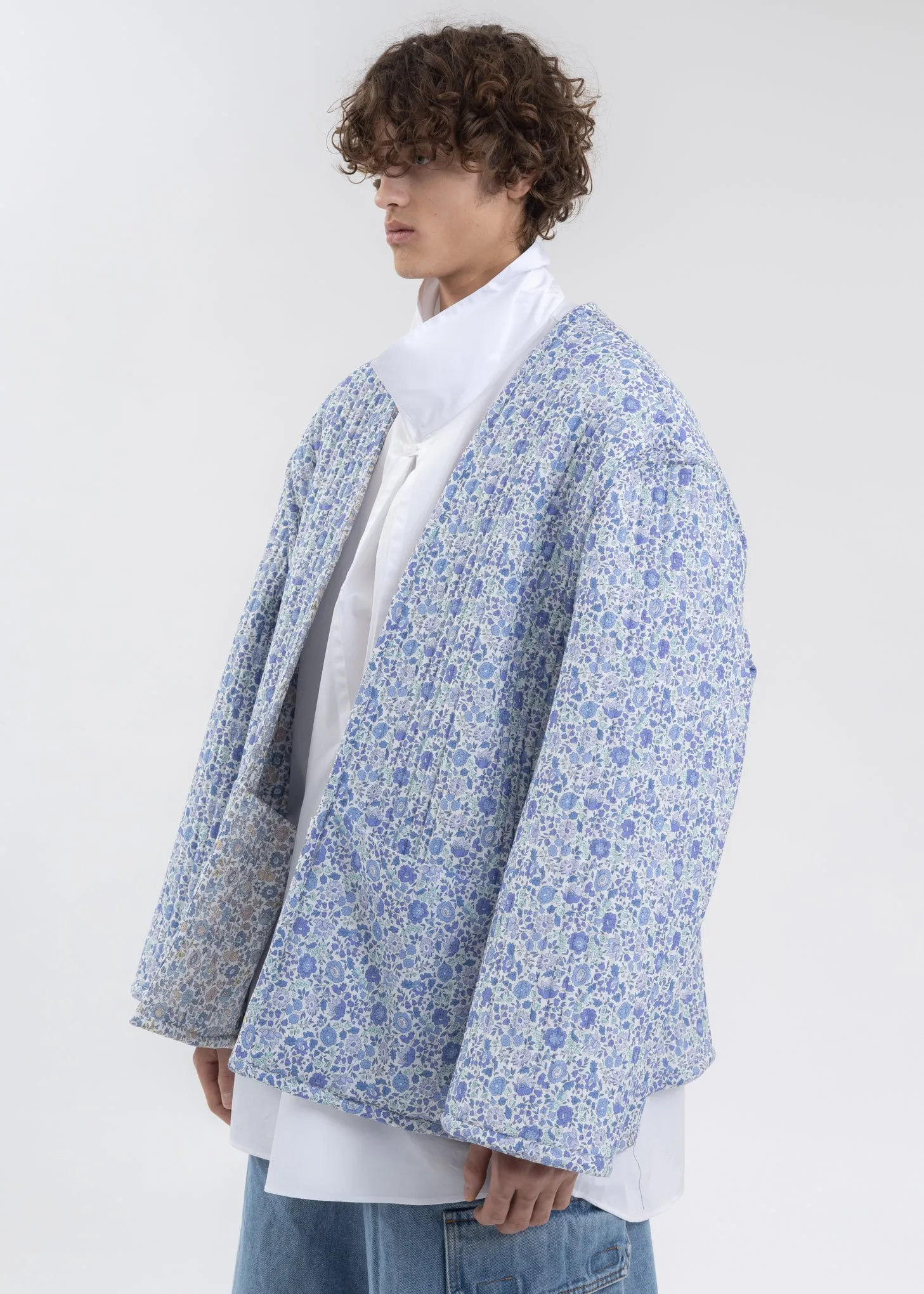 LIGHT BLUE AND ECRU FLOWERS REVERSIBLE QUILTED CROPPED COAT