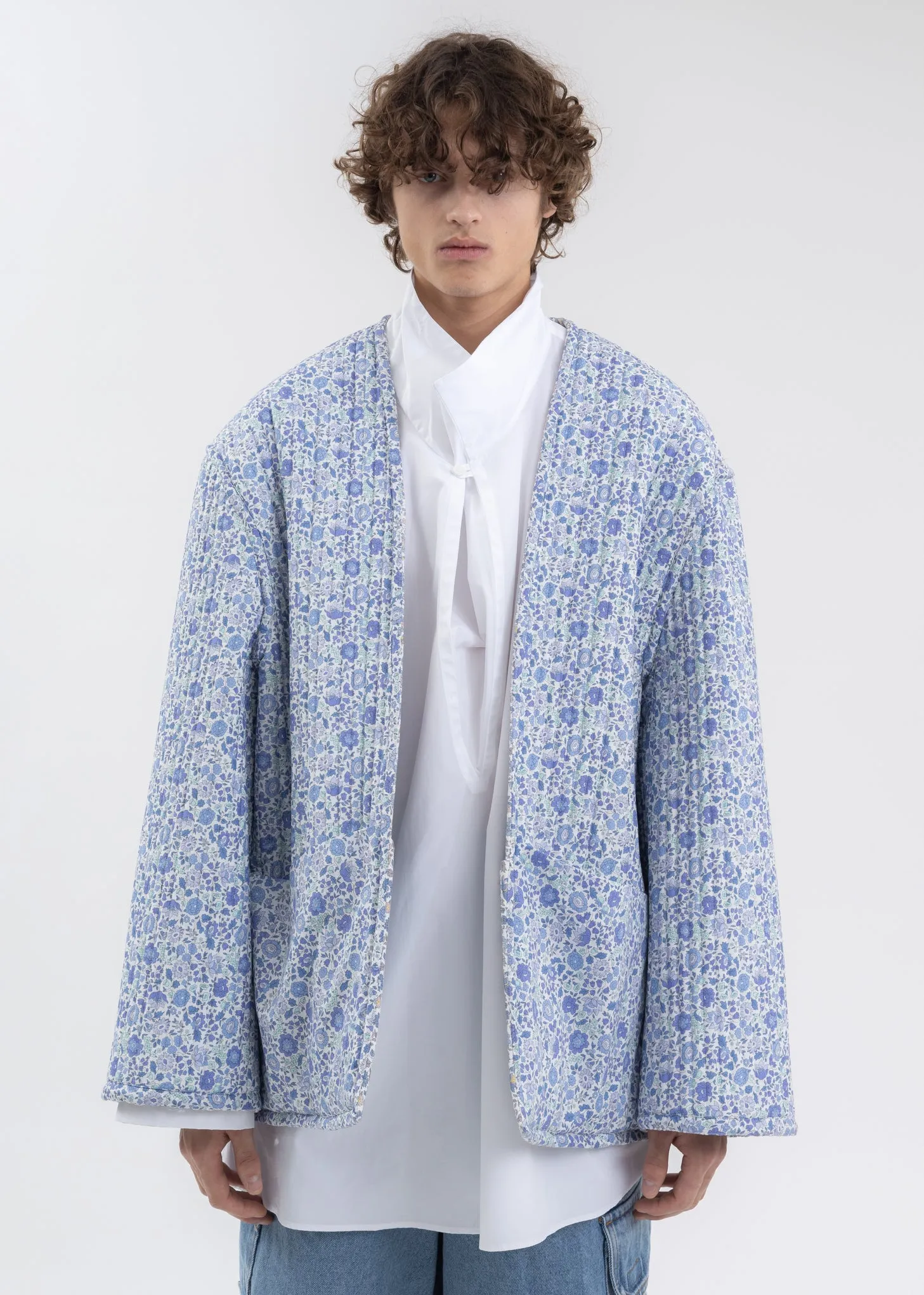 LIGHT BLUE AND ECRU FLOWERS REVERSIBLE QUILTED CROPPED COAT