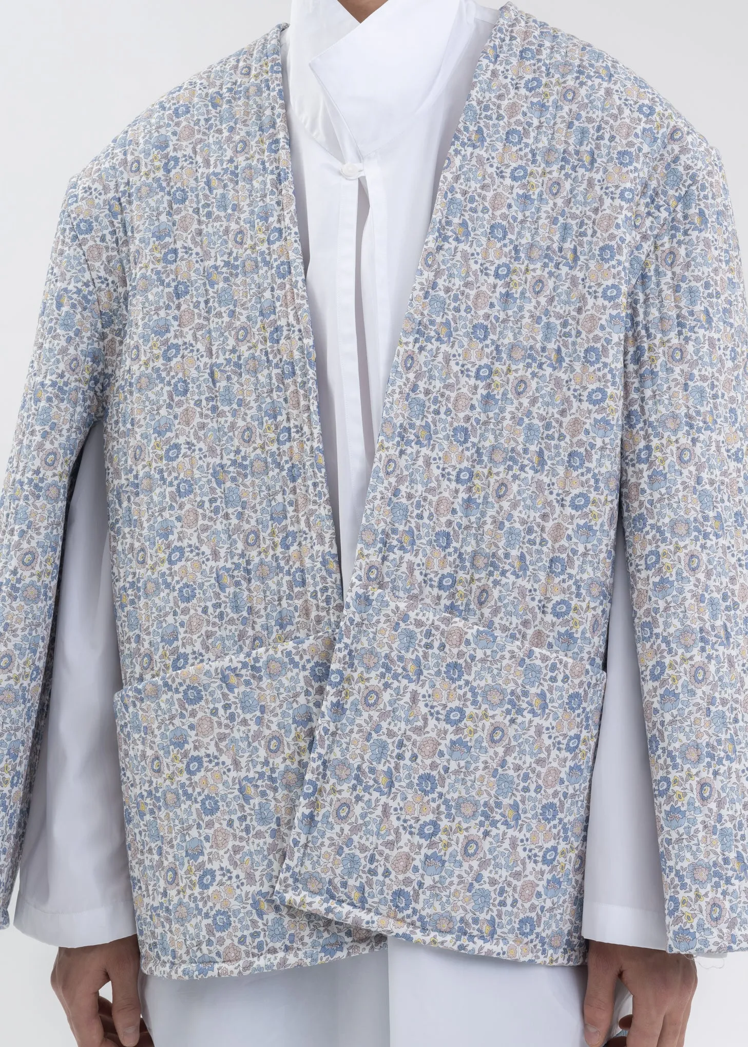 LIGHT BLUE AND ECRU FLOWERS REVERSIBLE QUILTED CROPPED COAT