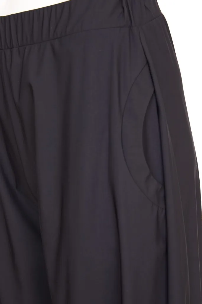 Naya Trousers With Pin Tuck Hem-Black