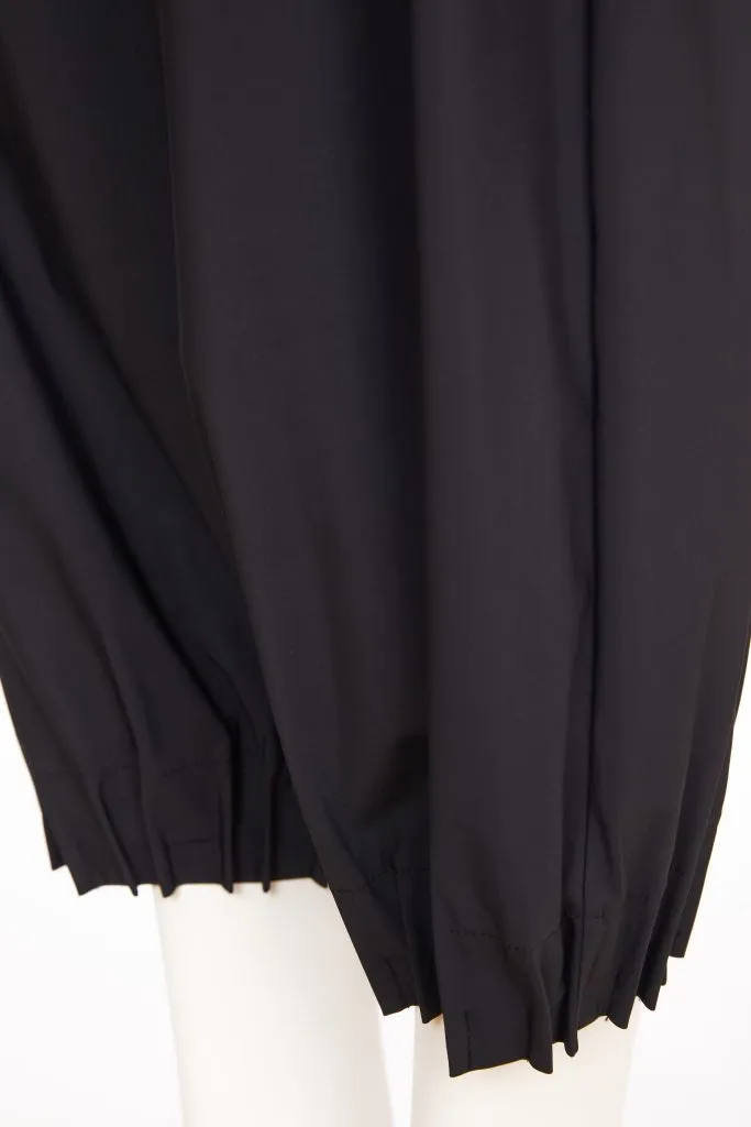 Naya Trousers With Pin Tuck Hem-Black