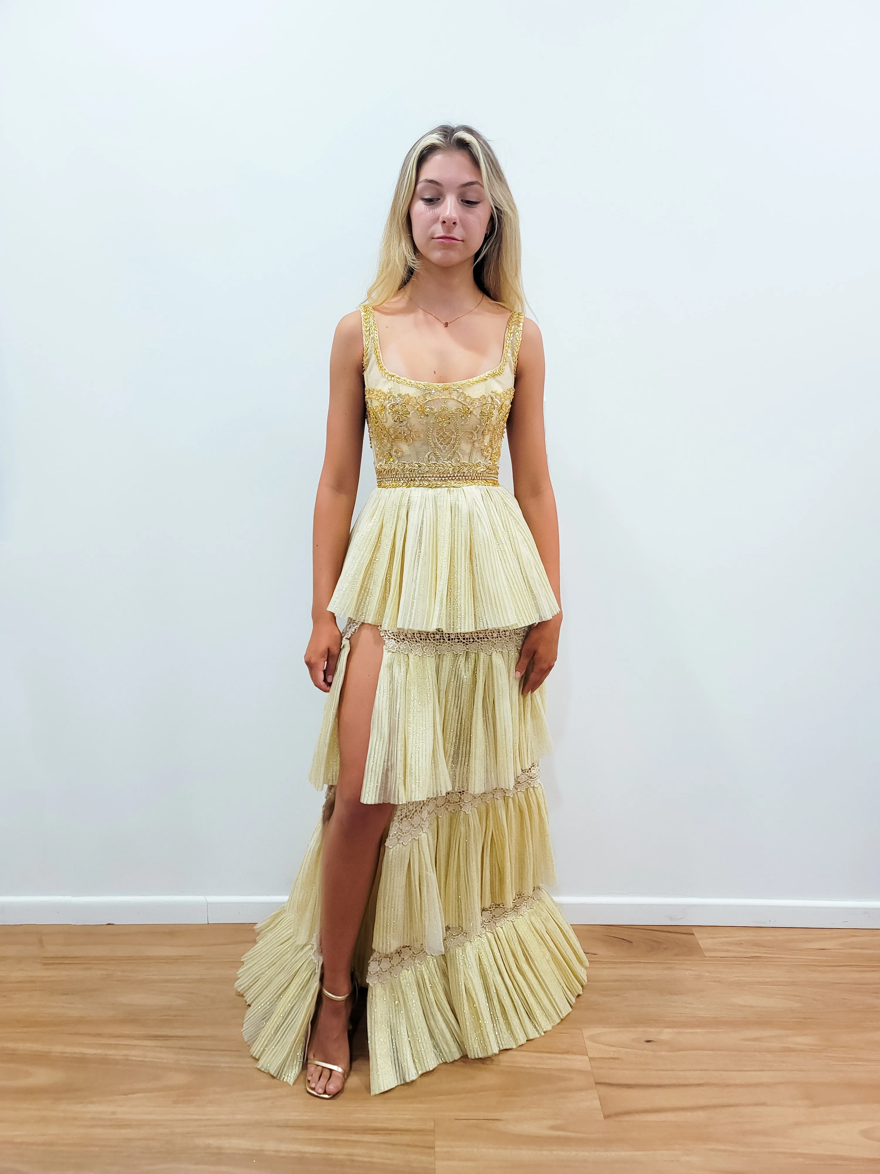 Sparkling gold pleated tulle 4-tiered dress with slit