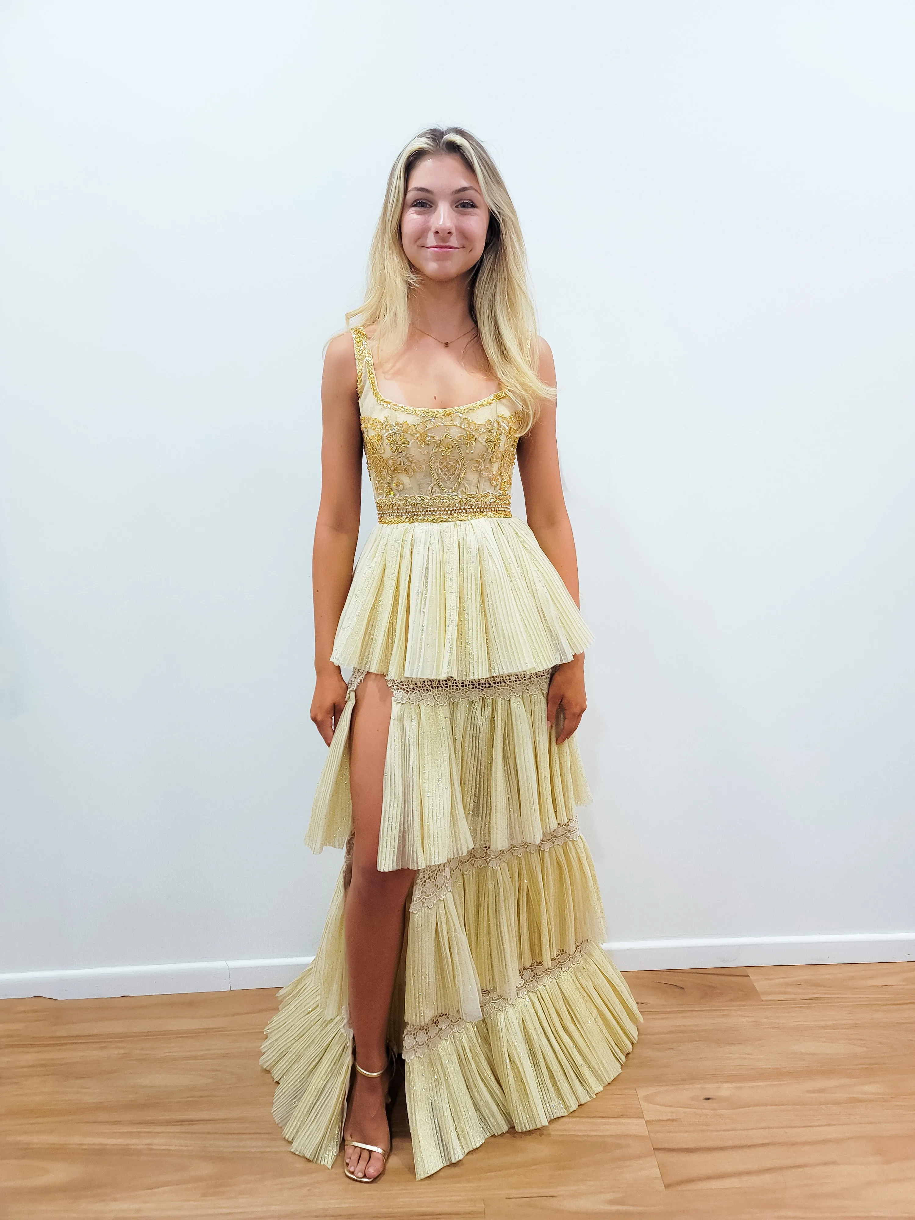 Sparkling gold pleated tulle 4-tiered dress with slit