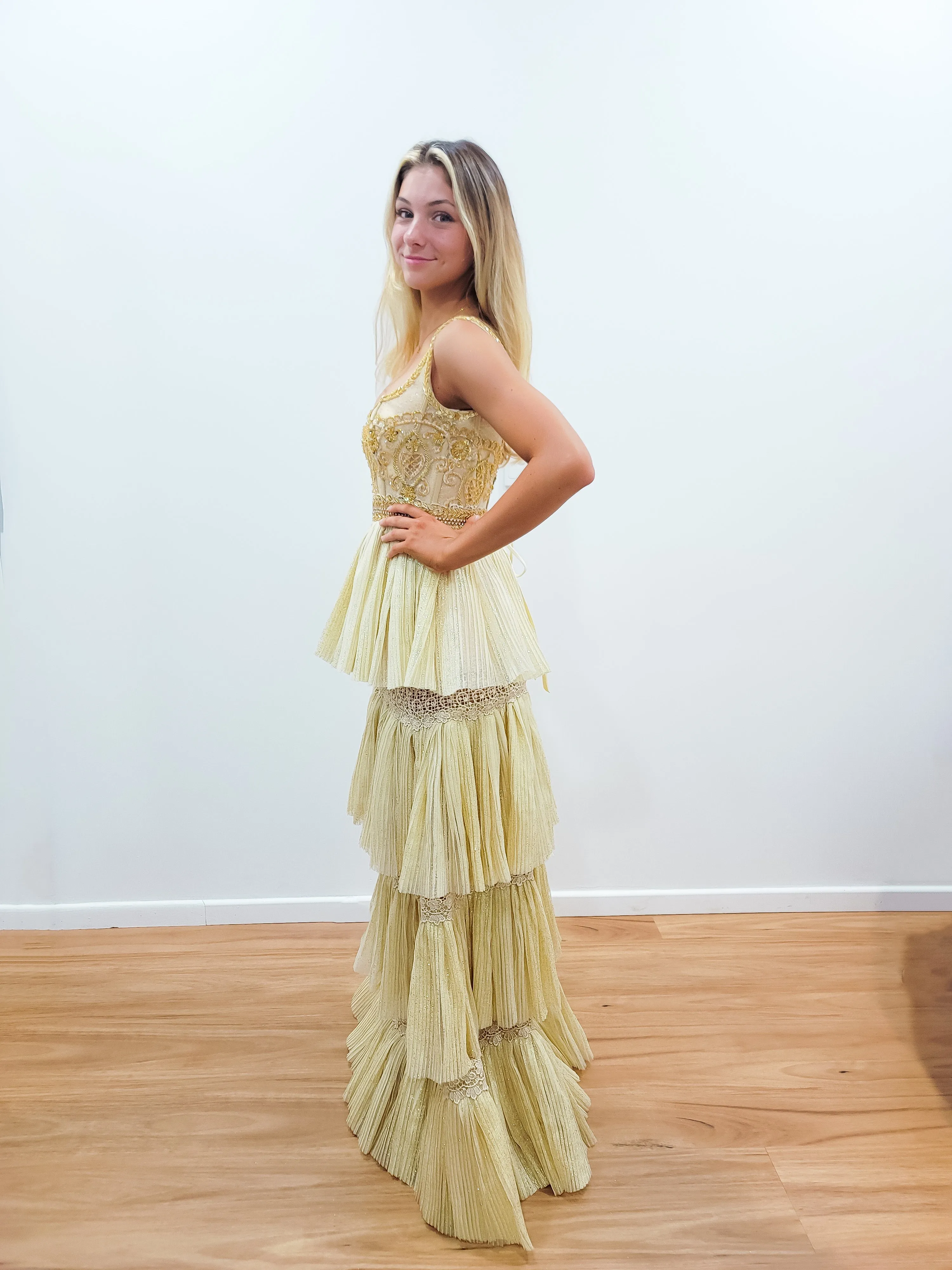 Sparkling gold pleated tulle 4-tiered dress with slit