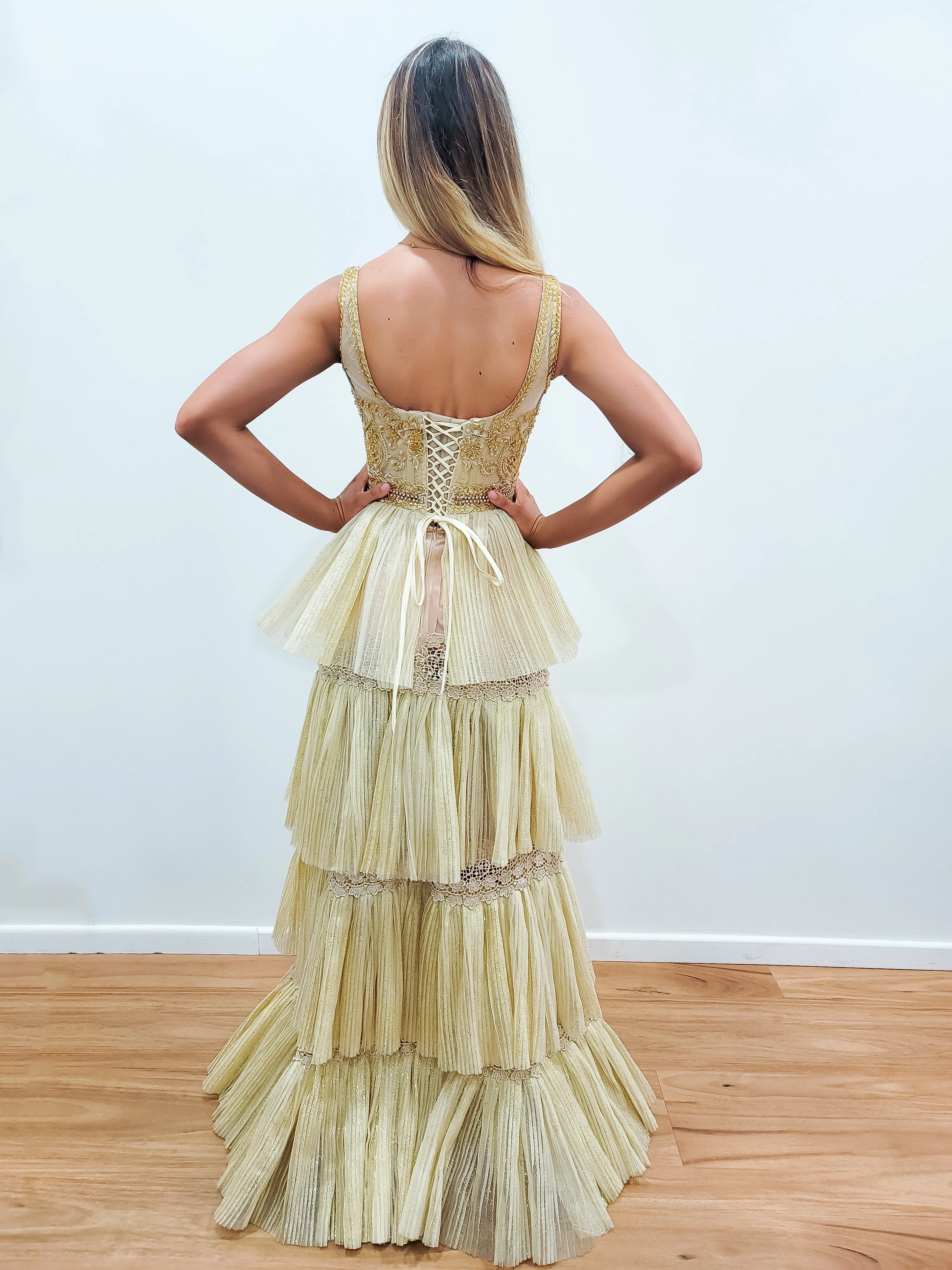 Sparkling gold pleated tulle 4-tiered dress with slit