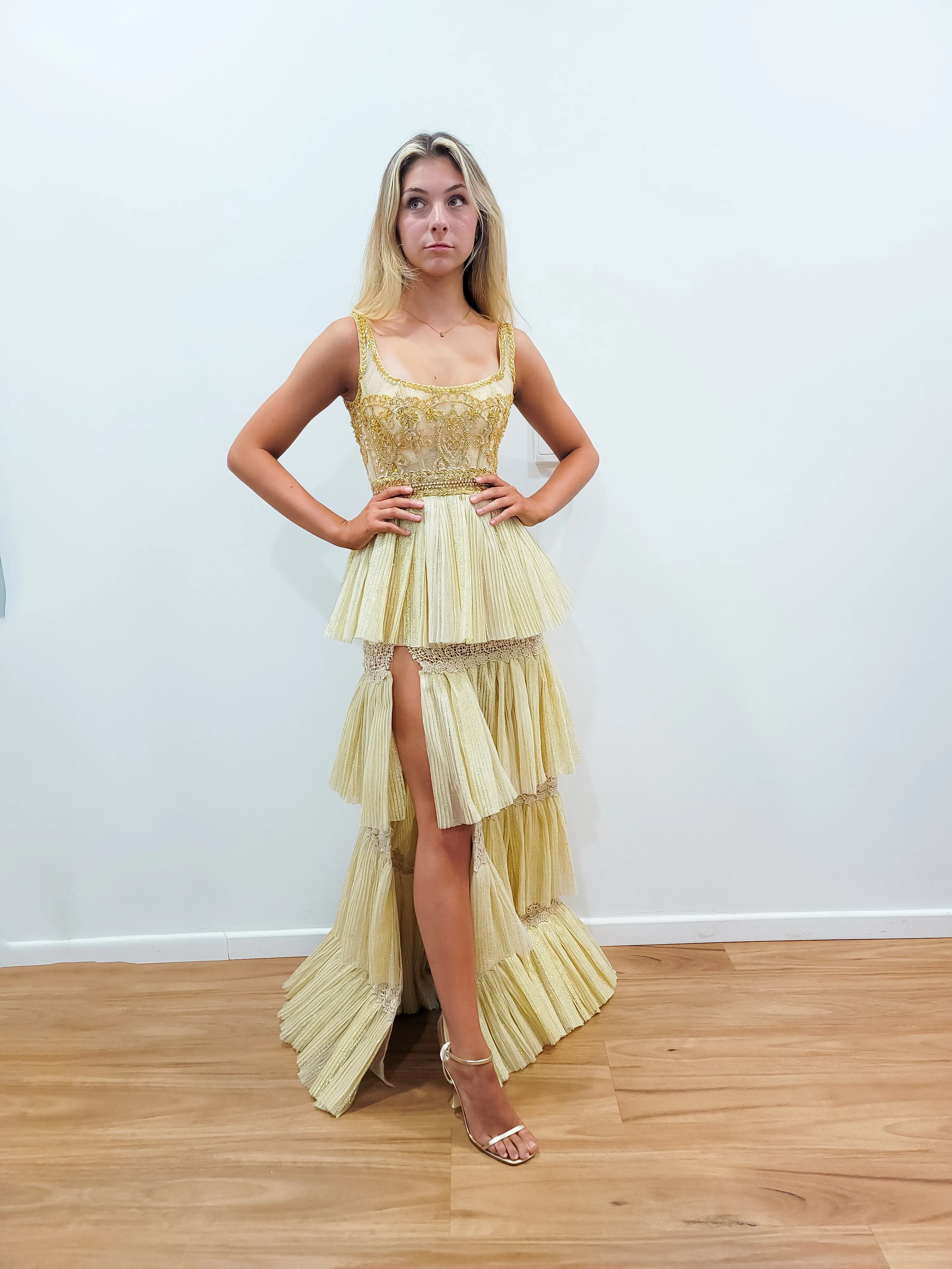 Sparkling gold pleated tulle 4-tiered dress with slit