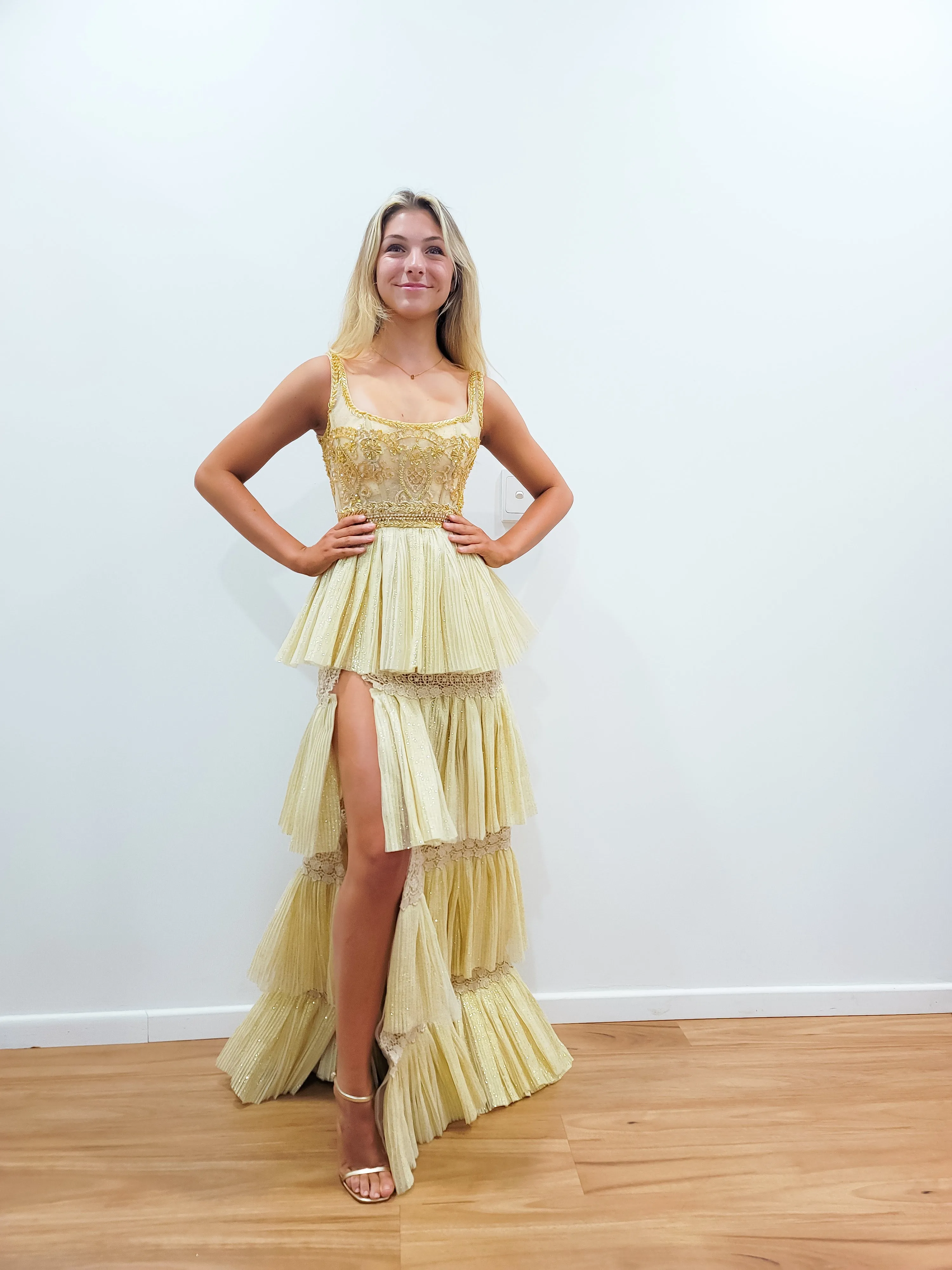Sparkling gold pleated tulle 4-tiered dress with slit